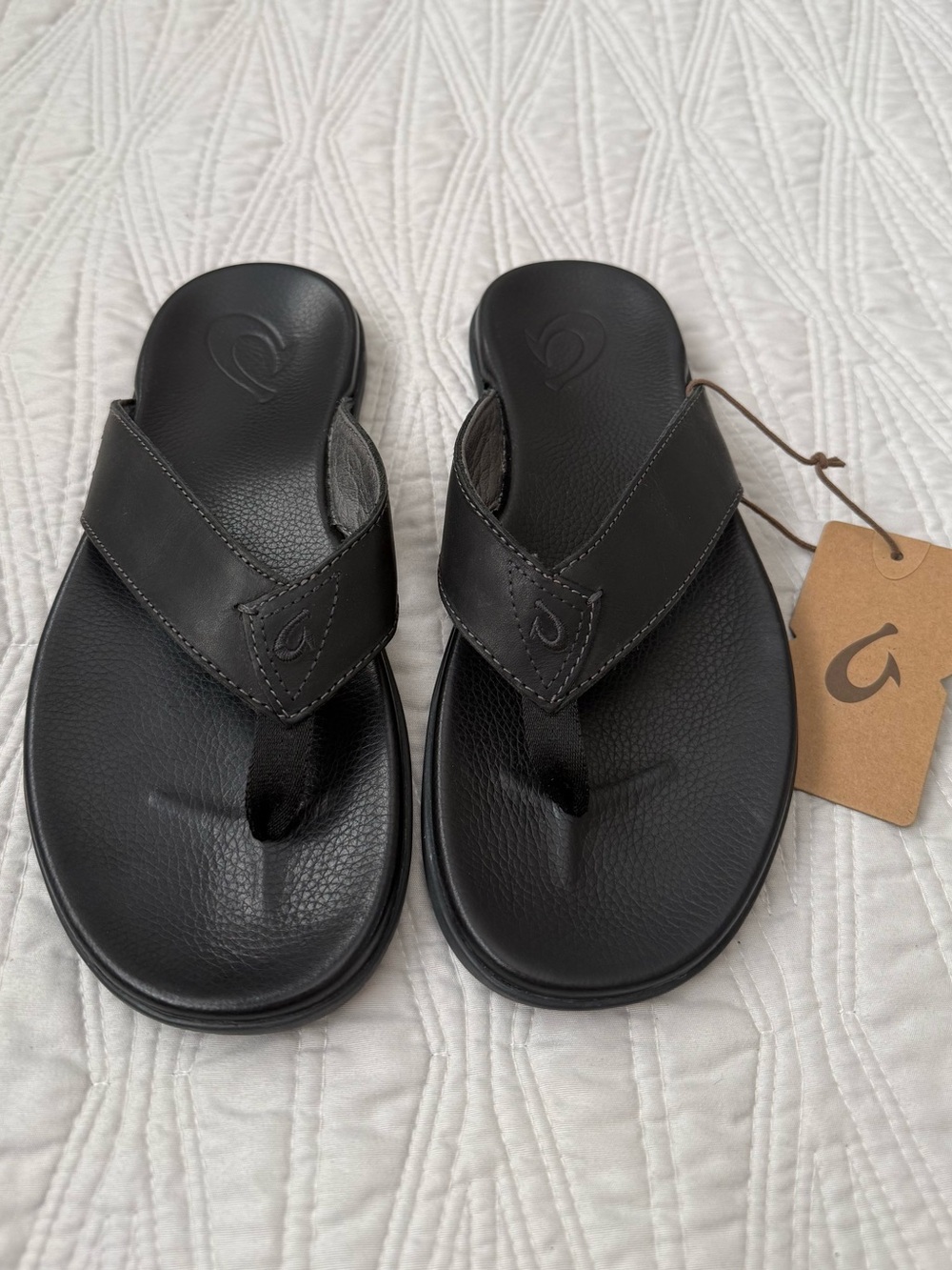 OluKai Men’s Nalukai lava rock Leather Thong Sandals